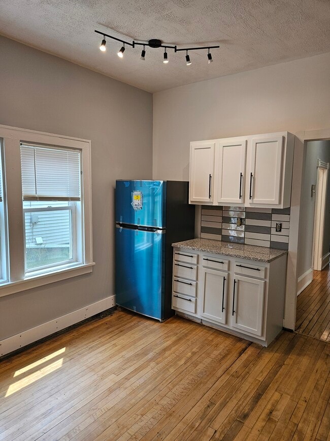 Building Photo - 1331 6th St NE