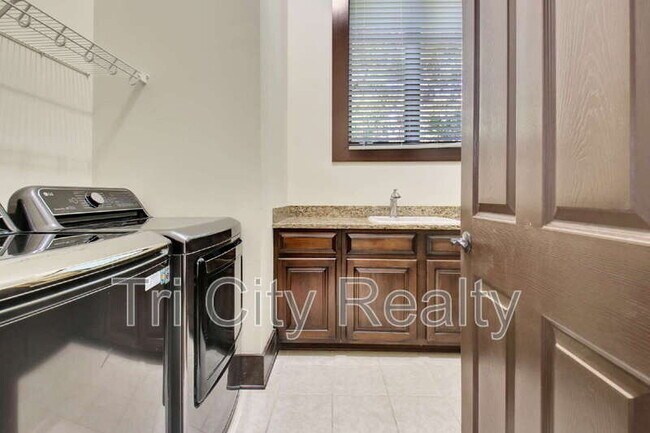 Building Photo - 250 Moss Creek Walk