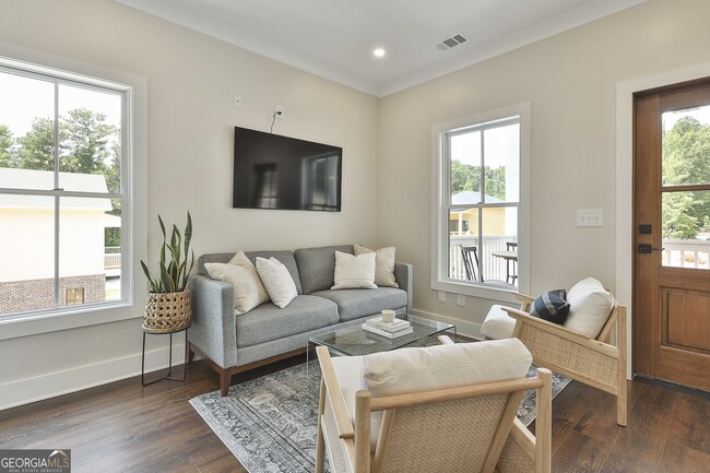 Building Photo - 3042 State St