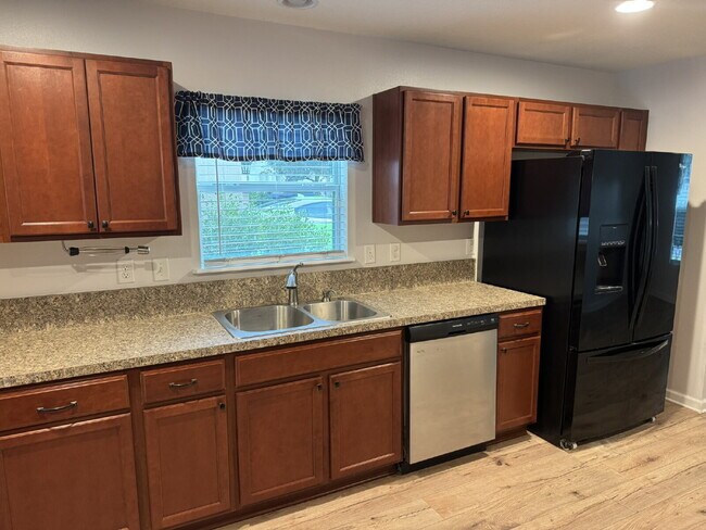 Building Photo - FOR RENT!!!!!-   2nd months rent is FREE!!!!