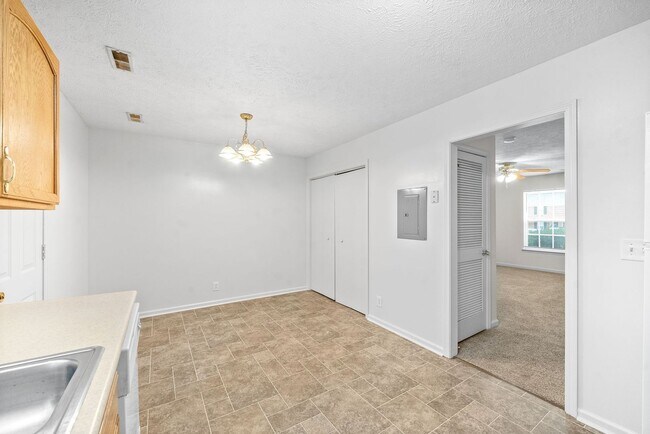 Building Photo - 3838 Jockey Dr