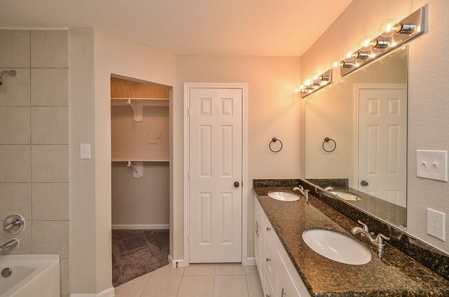 Building Photo - 13214 Ravensway Dr
