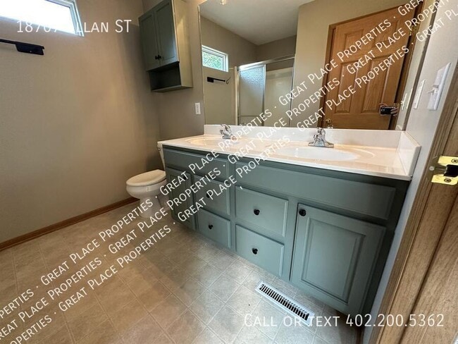 Building Photo - 18707 Allan St