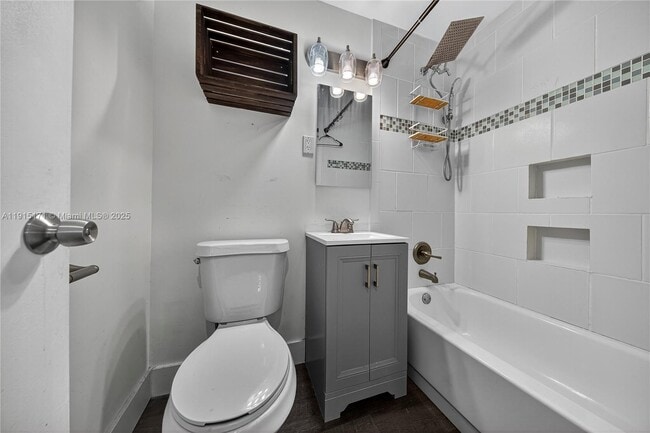 Building Photo - 924 NE 17th Terrace