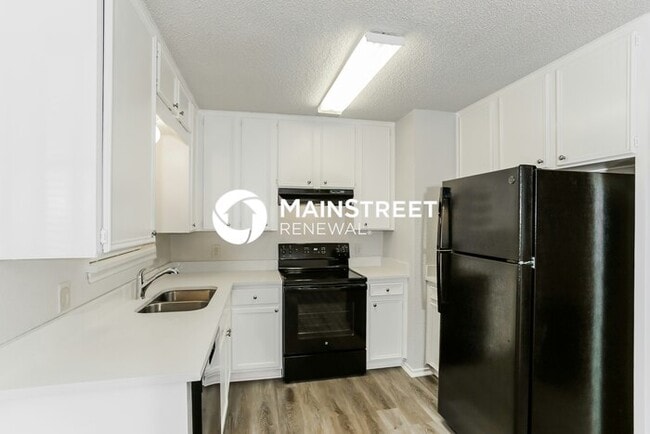 Building Photo - 3 Bedroom Pet-Friendly Home in Crowley, TX with Main Street Renewal