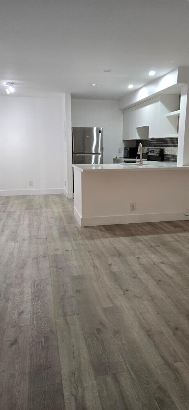 Building Photo - 10930 Royal Palm Blvd