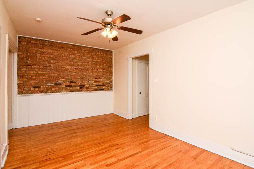 Building Photo - 938 W Cornelia Ave