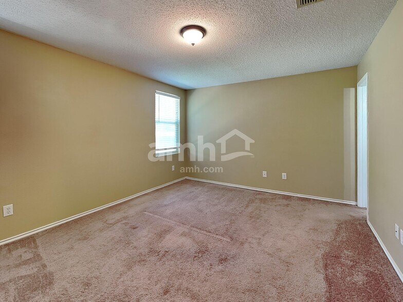 Building Photo - 1100 Willow Tree Dr
