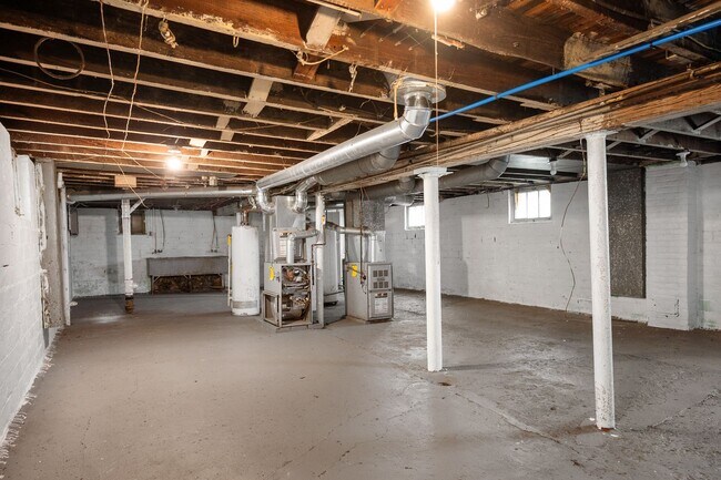 Primary Photo - 13500 THIRD AVE