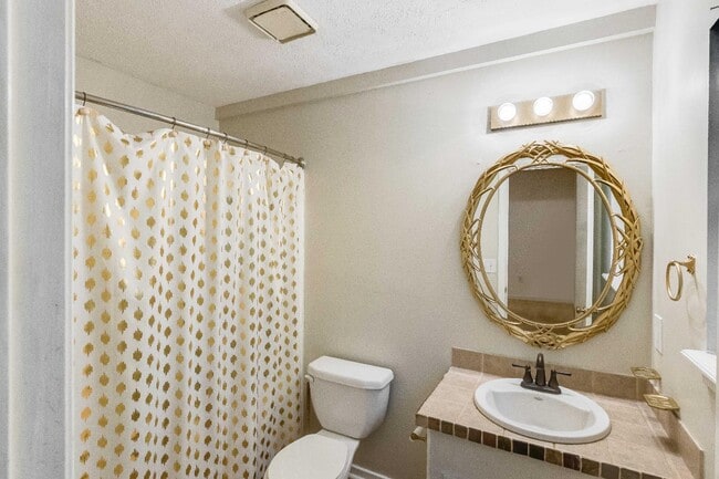 Building Photo - 201 Shadow Cove