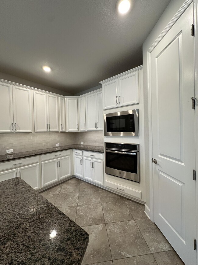 Building Photo - 24 Woodsong Ln