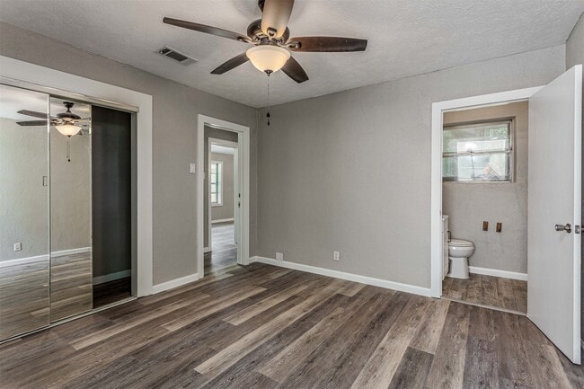 Building Photo - 608 W Lobit Ave