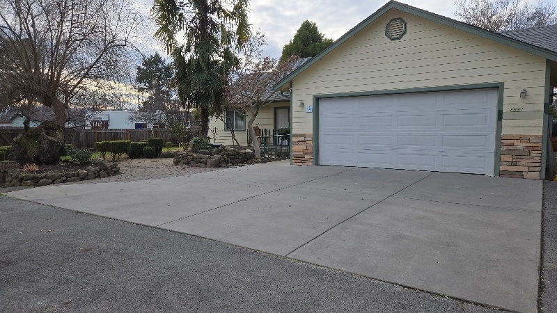 Building Photo - 2991 Table Rock Rd