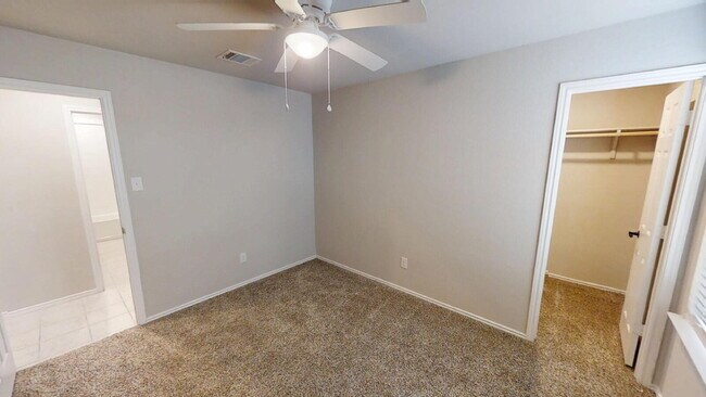 Building Photo - 4902 Karen Grn Dr