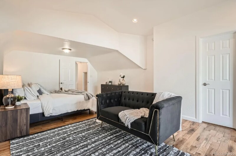 Building Photo - 2426 S Acoma St