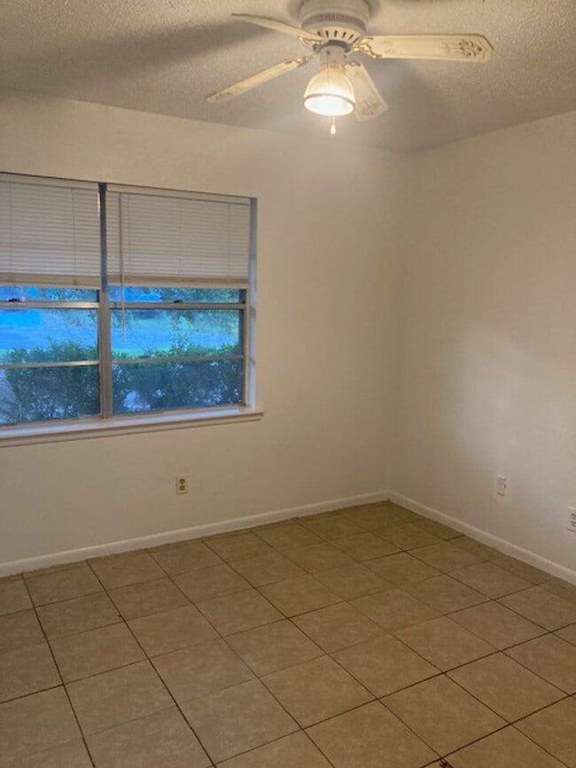 Building Photo - Orange Grove 4 Bedroom