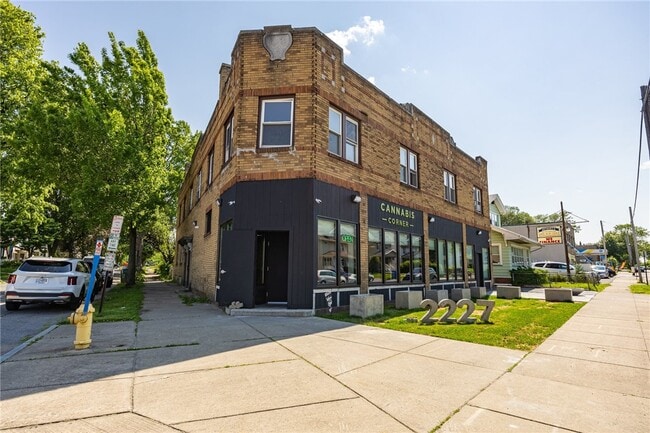 Primary Photo - 85 Mapledale St