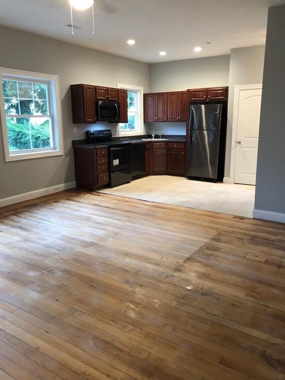 Building Photo - 41 Arlington St