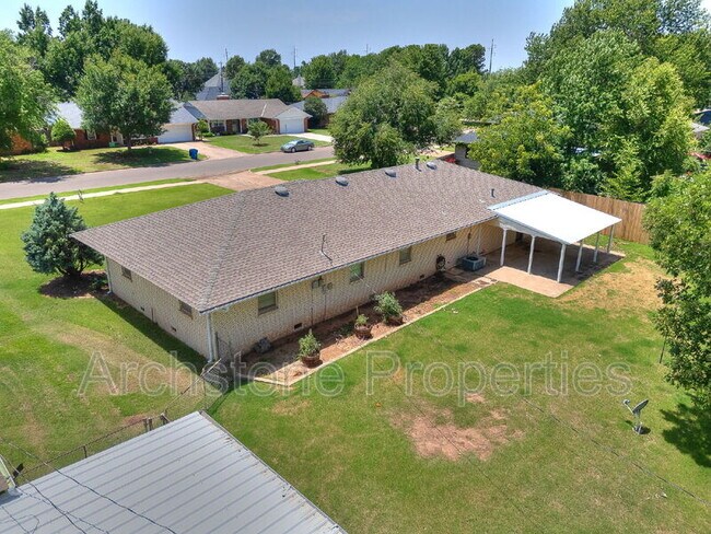 Building Photo - 3121 Lakeside Dr