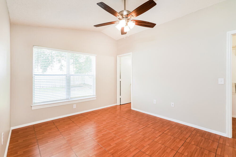 Building Photo - 1227 Heather Lake Dr