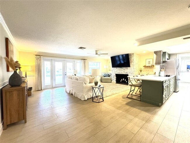 Building Photo - 1004 SE 5th Ave