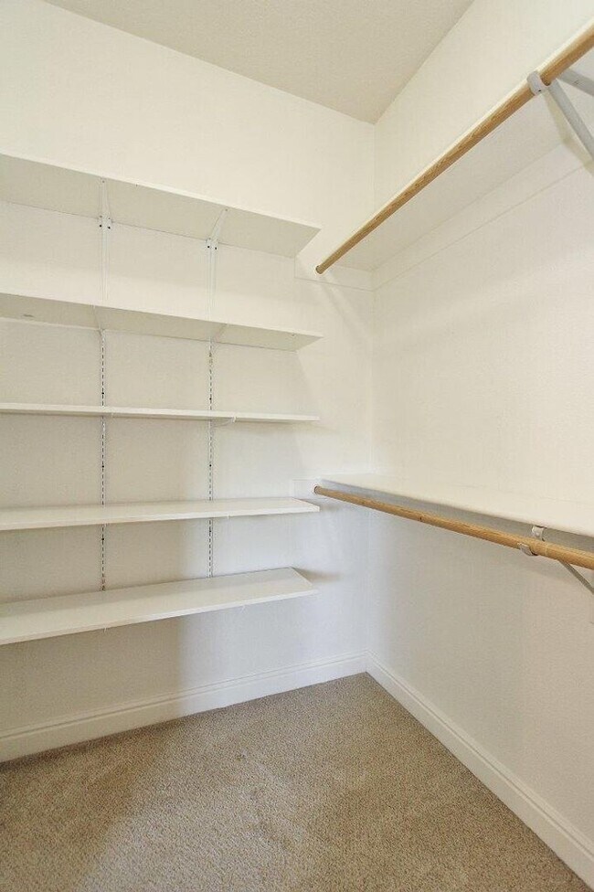 Building Photo - Immaculate Single-Level Home