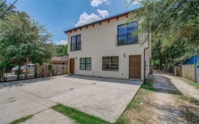 Building Photo - 1718 Roxella St