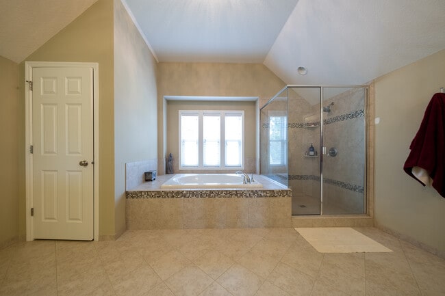 Building Photo - 727 Aster Rd