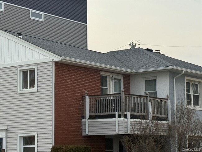 Building Photo - 555 W Broadway