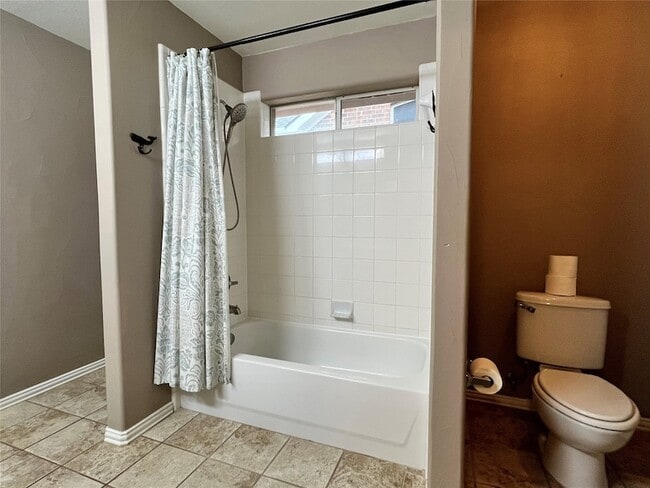 Building Photo - 3917 Miramar Dr