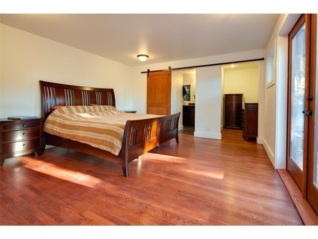 Building Photo - Incredible 3 Bed 2 Bath Madrona Home for L...