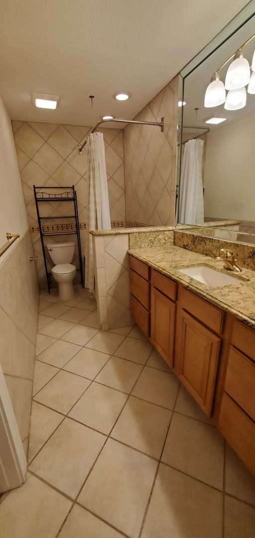 Building Photo - 10574 High Hollows Dr