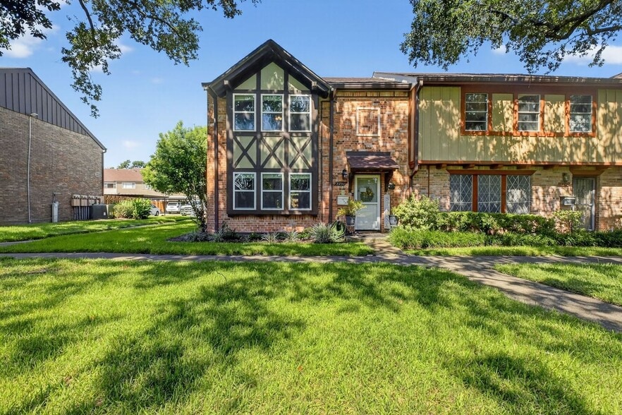 Primary Photo - 2250 Shadowdale Dr