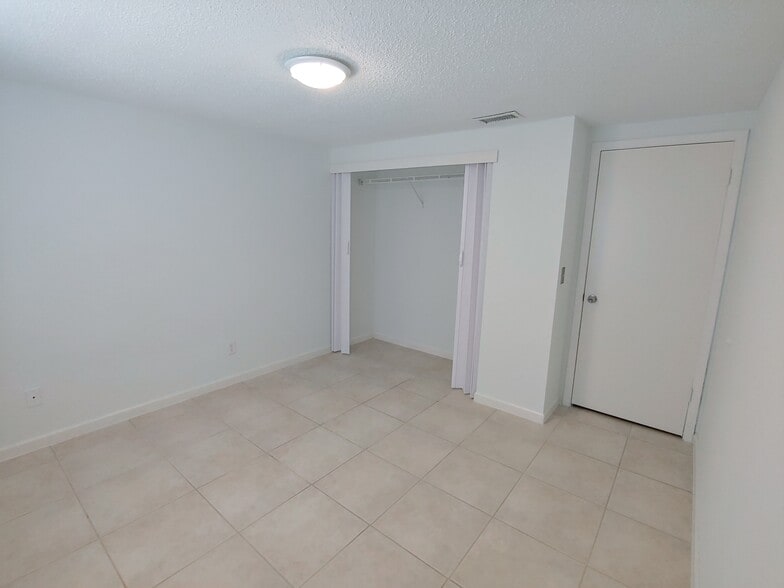 Building Photo - 2809 Cedaridge Dr