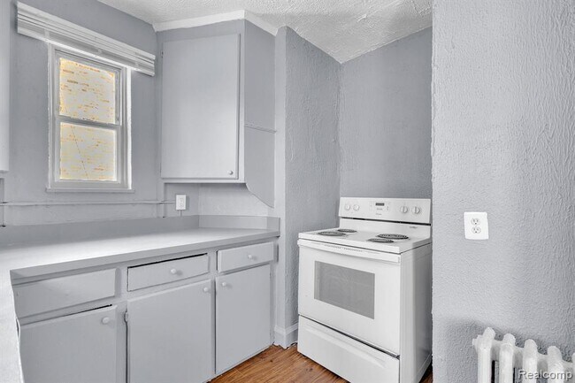 Building Photo - 17701 Manderson Rd