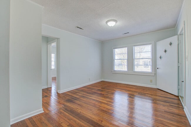 Building Photo - 2615 Warm Ave