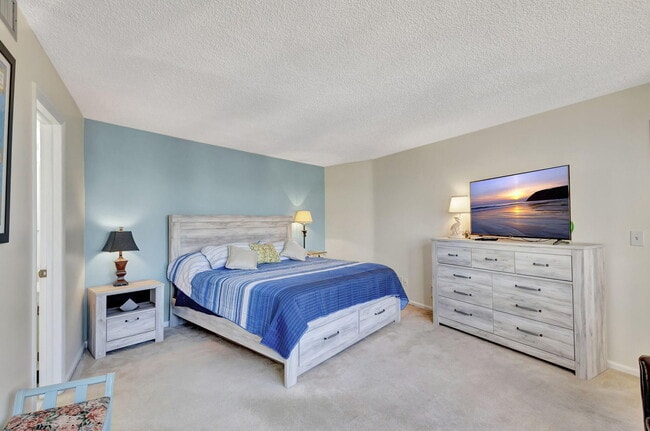 Building Photo - 2800 N Ocean Dr