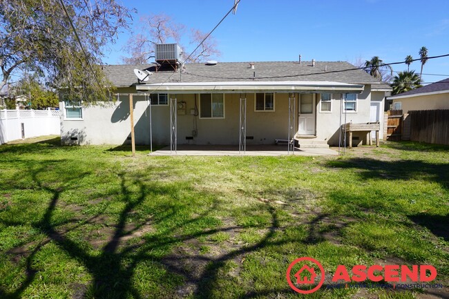 Building Photo - Cute Home on Corner Lot