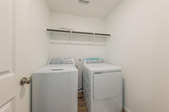 Building Photo - 602 Waterway Ave