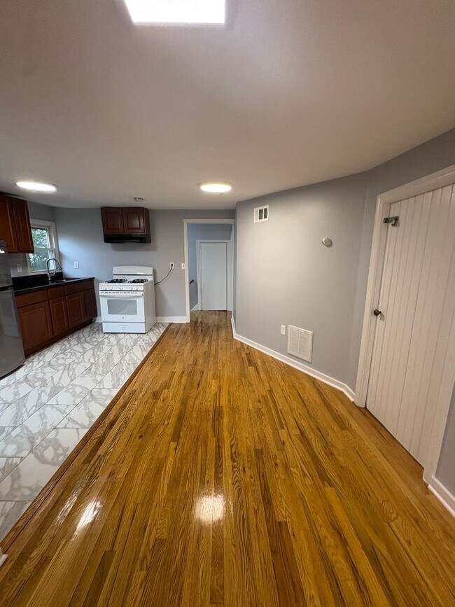 Building Photo - 347 Norwood Ave