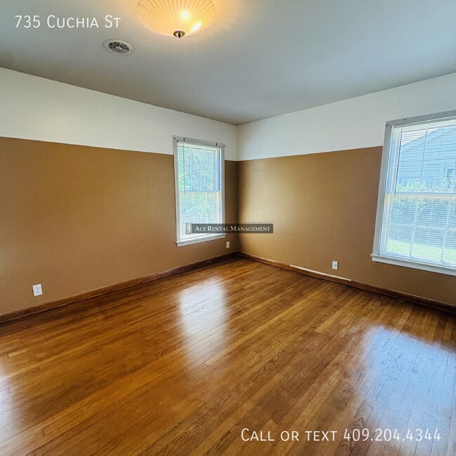 Building Photo - 735 Cuchia St