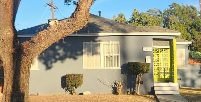Primary Photo - 3780 Cimarron St