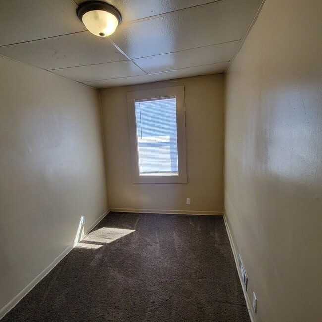 Building Photo - conveniently located around the corner from popular Garfield Park