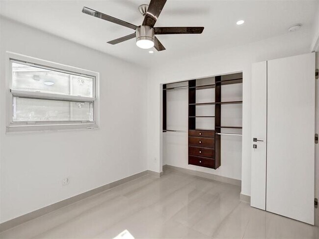 Building Photo - 4530 SW 34th Dr