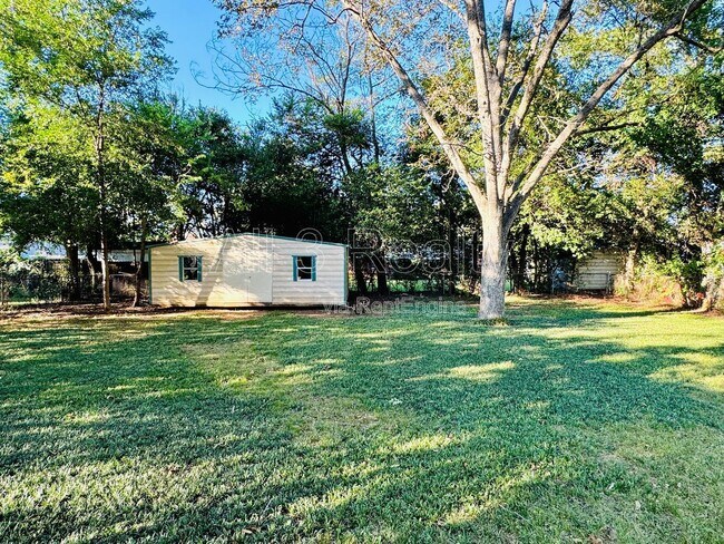 Building Photo - 2927 Brevard Ave