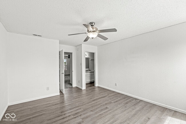 Building Photo - 7928 States Bend Dr