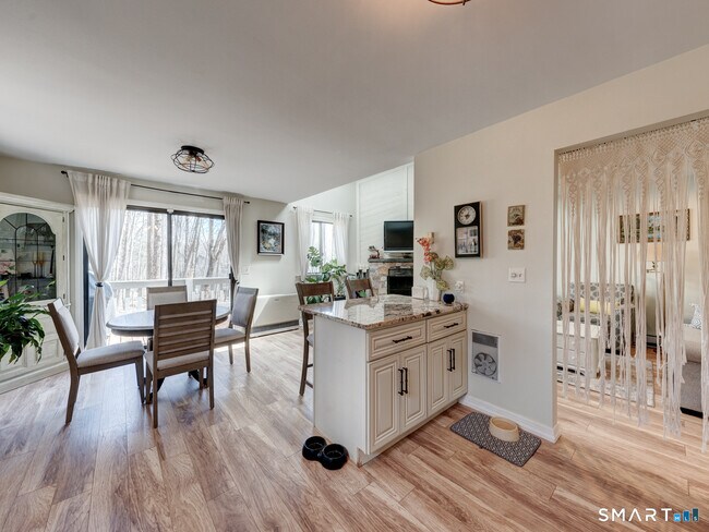Building Photo - 355 Ledge Dr