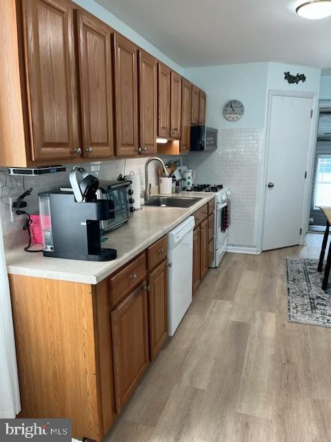 Building Photo - 24 W Greenwood Ave