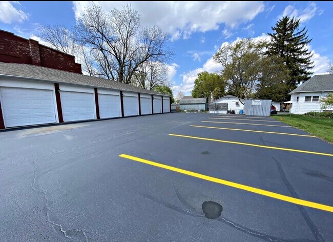 Building Photo - 408 N Madison St