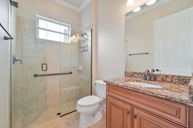 Building Photo - **Bella Terra Estate 5BED/3BATH - 3 Car ga...